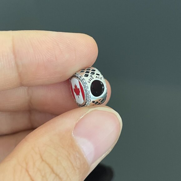 Pandora Canada Flag pendant - Picture 3 of 7